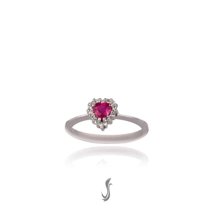 anello oro bianco rubino taglio cuore e diamanti