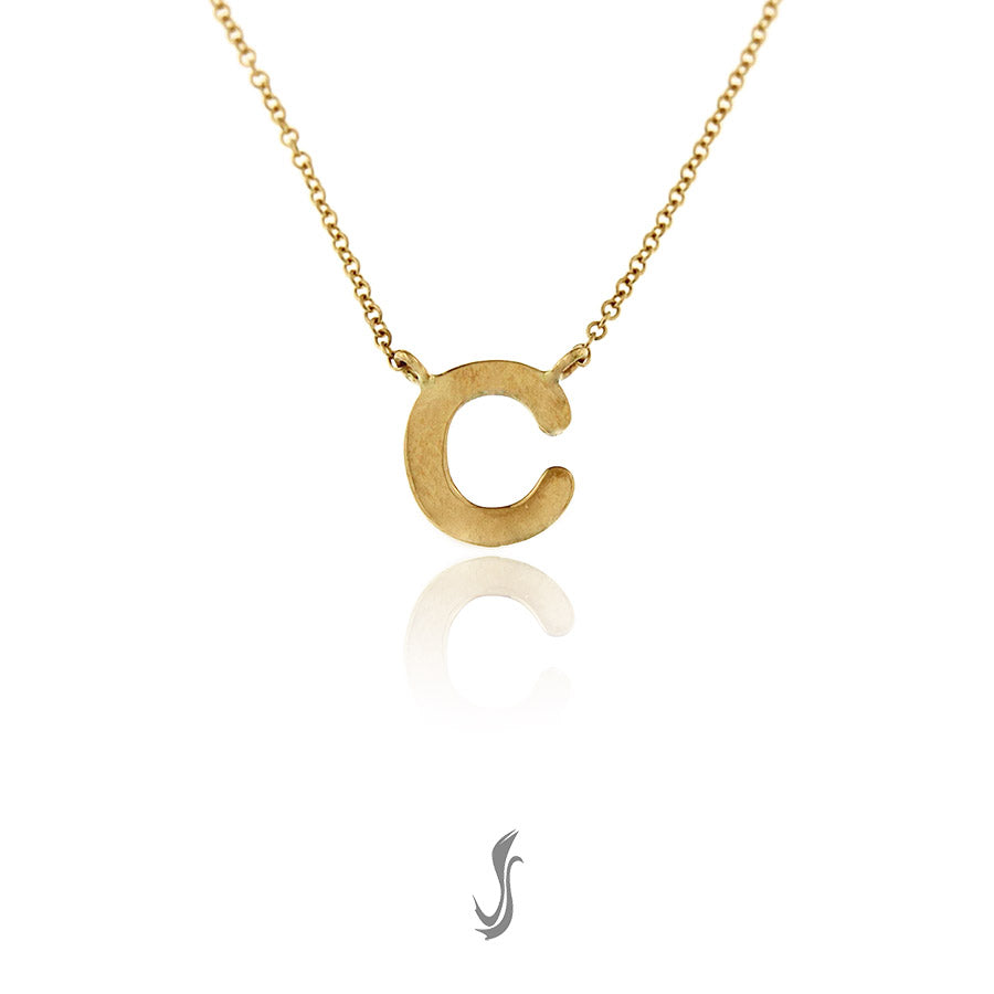 collana con iniziale in oro