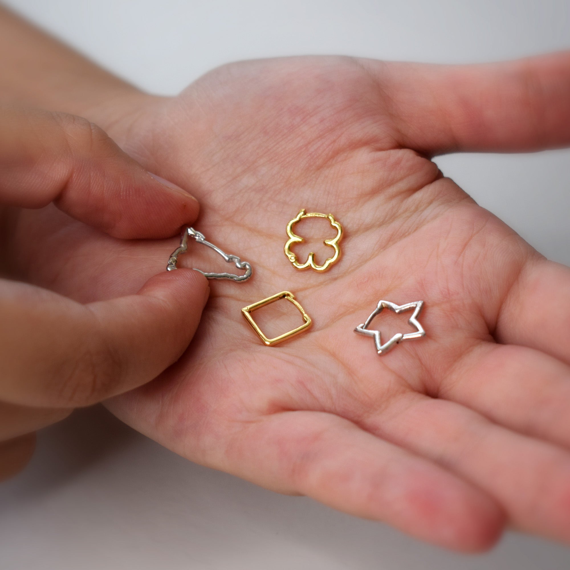 Piercing Helix in oro 750°°°, farfalla| Italia | Sicilia | Palermo | Vicari Gioielli Piercing Helix in oro 750°°°, farfalla| Italia | Sicilia | Palermo | Vicari Gioielli