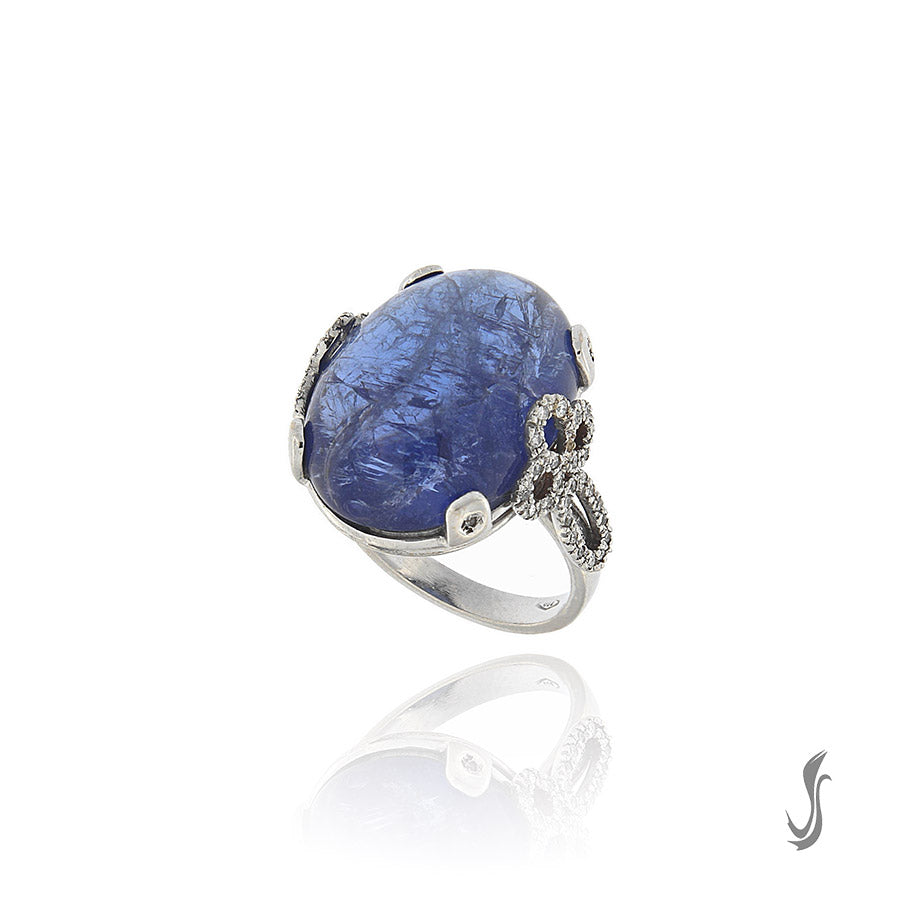 anello con tanzanite diamanti e oro bianco