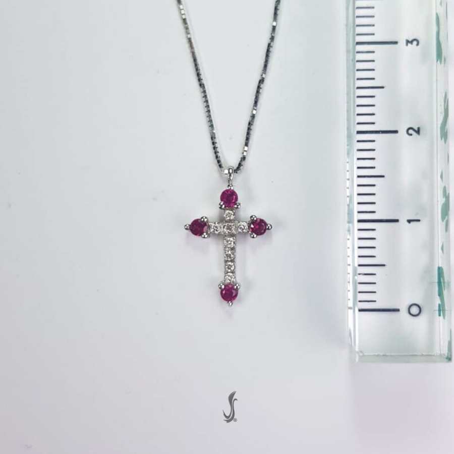 Croce in oro diamanti e rubini con collanina – Vicari Gioielli