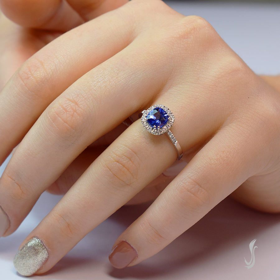 anello tanzanite e diamanti in oro bianco 750°°°