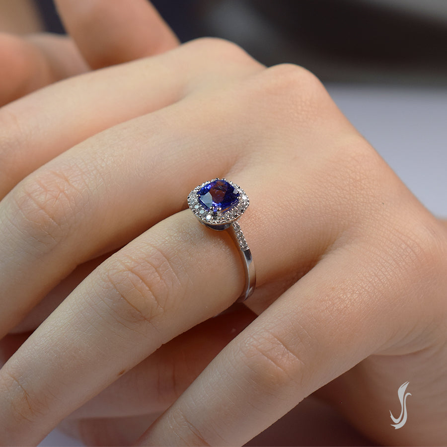 anello tanzanite e diamanti in oro bianco 750°°°