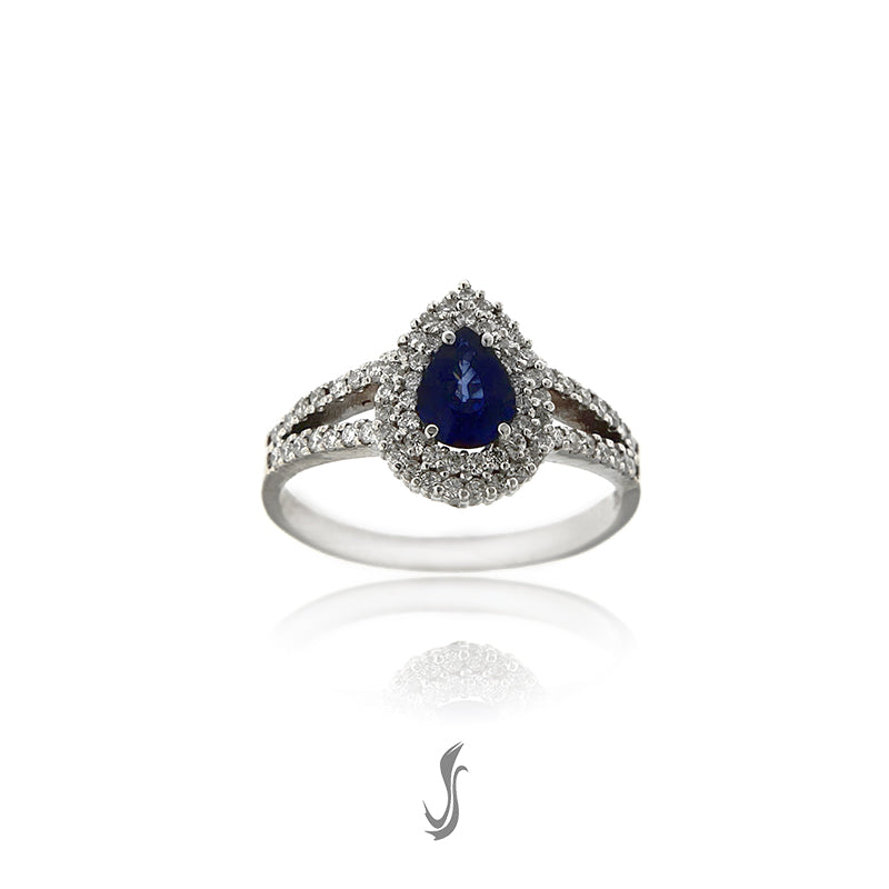 Anello in oro bianco 18k con Zaffiro blu e Diamanti taglio baguette | GV Anello in oro bianco 18k con Zaffiro blu e Diamanti taglio baguette | GV