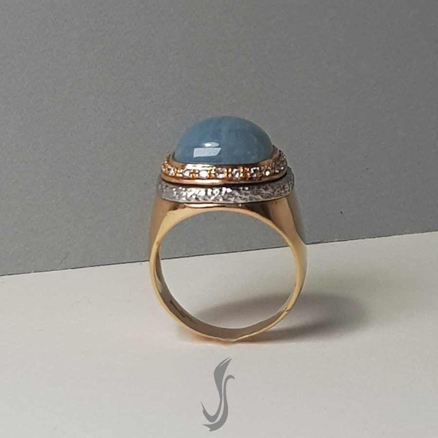 Anello in oro con cabochon acquamarina Milk