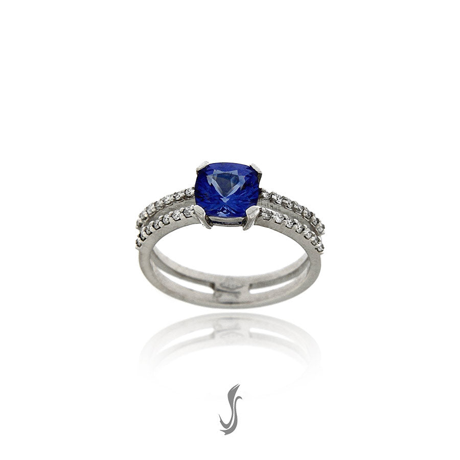 anello tanzanite e diamanti taglio brillante