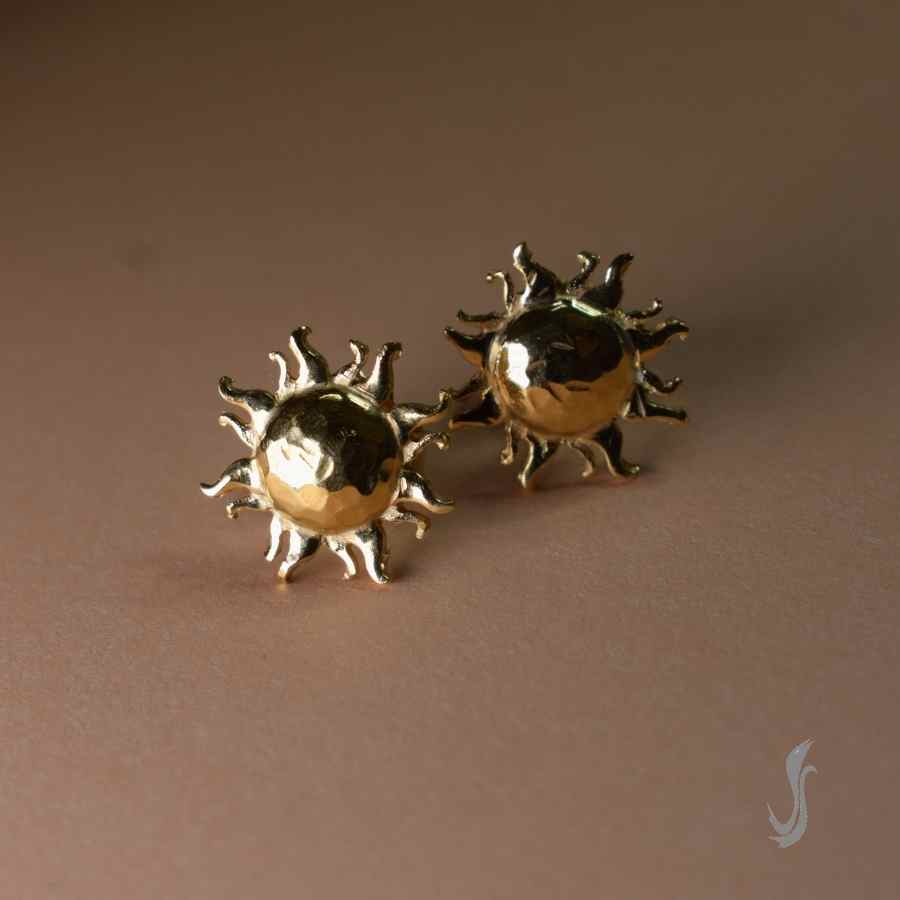 Orecchini a lobo a forma di sole in argento e zirconi Orecchini a lobo a forma di sole in argento e zirconi